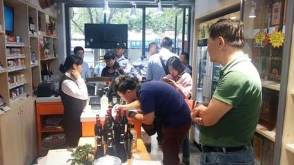 打造誠信經營環境 2018長寧區打擊侵權假冒在行動 酒類經營專項整治